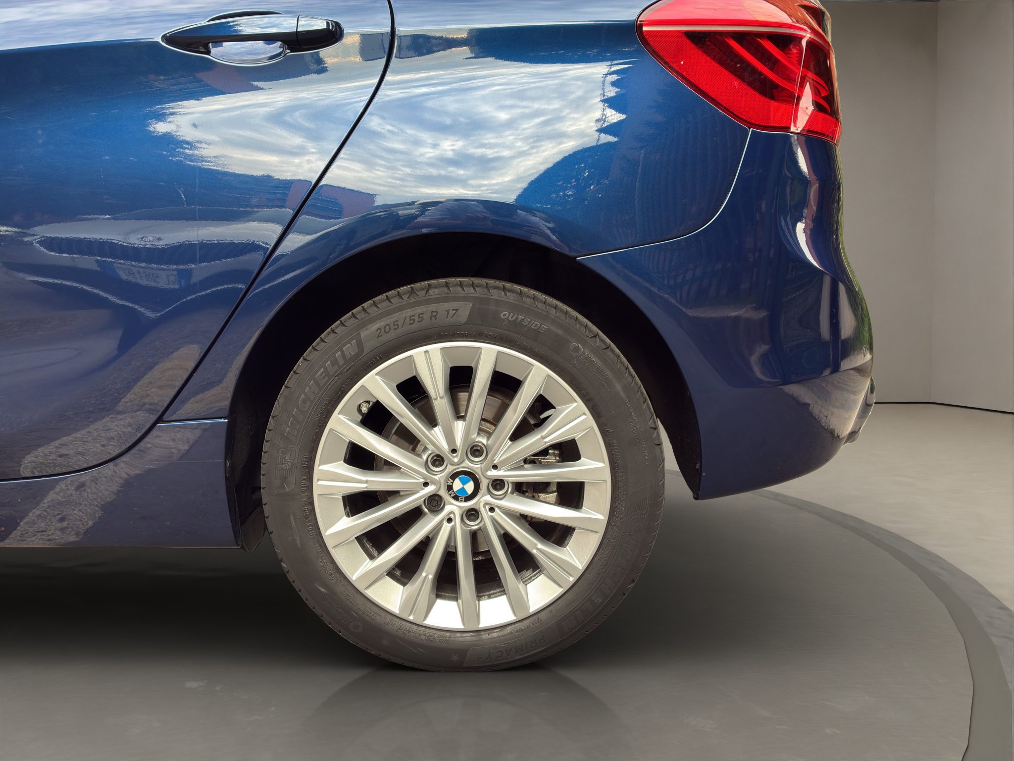 BMW218D_19_converted